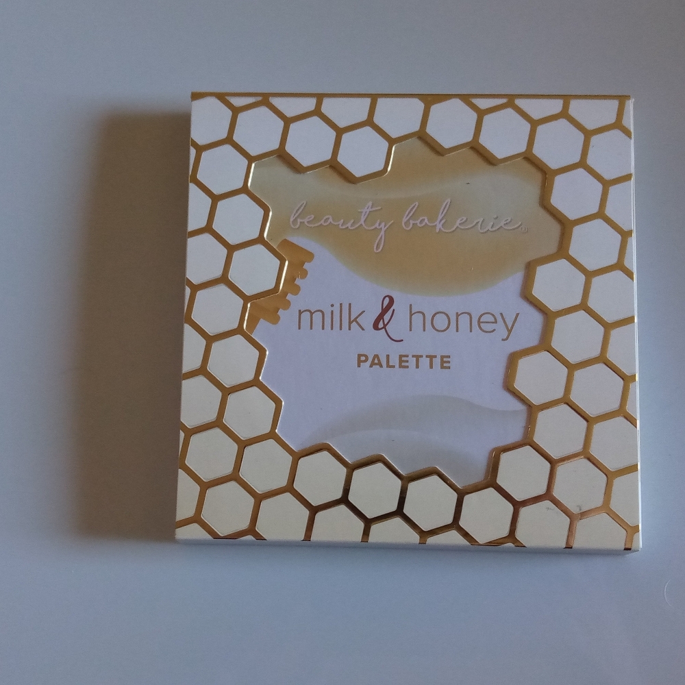 (RELISTED) ✨ HP ✨ Milk & Honey ✨ Highlighter Palette ✨ - Picture 1 of 2